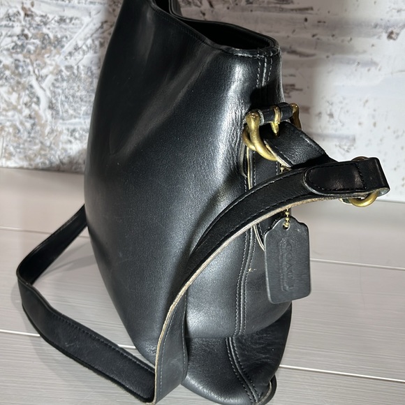 COACH BAG 9806 Black LEATHER SLIM EQUESTRIAN BUCKET SHOULDER PURSE
Made In USA - Picture 2 of 12